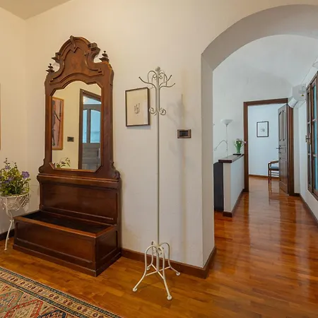 In Piazzetta 2 Apartment, 公寓 巴罗洛
