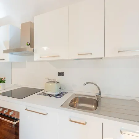 In Piazzetta 2 Apartment, *