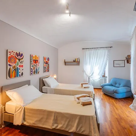 In Piazzetta 2 Apartment,
