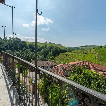 In Piazzetta 2 Apartment, *